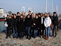 Gruppenbild der Teilnehmer am Hafen