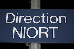 Schild mit der Aufschrift Direction Niort